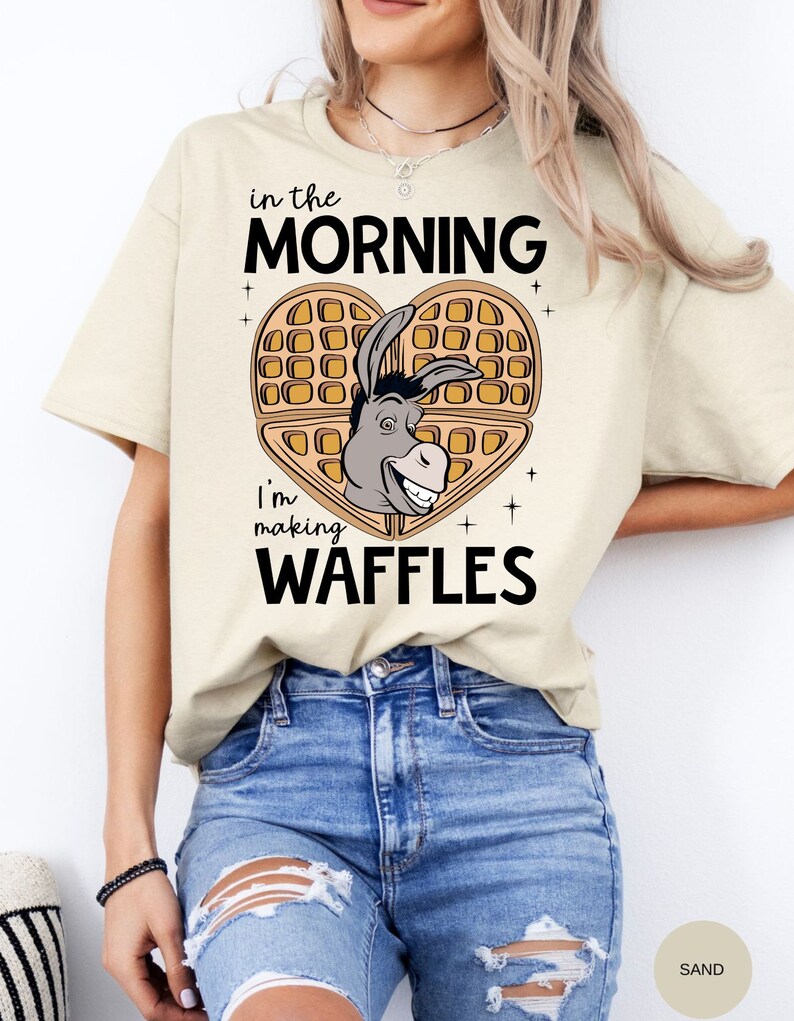 Waffle Mornings with Donkey: una maglietta in cotone per iniziare la giornata in modo spettacolare immagine 2