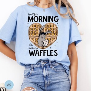 Waffle Mornings with Donkey: una maglietta in cotone per iniziare la giornata in modo spettacolare immagine 5