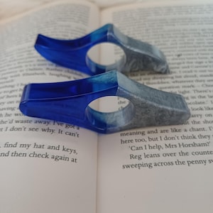 resin page holder