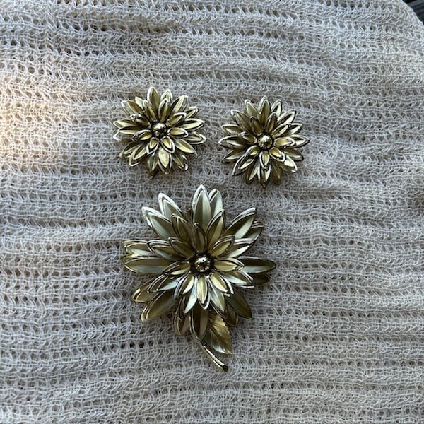 VINTAGE - Gold Toned Flower Brooch and Clip on Earring Jewelry Set 1950's 1960's