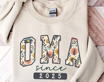 Oma Est 2025 Sweatshirt, Floral Oma shirt, Custom Oma Crewneck, Gift for Oma, Pregnancy Announcement for Oma, Custom Grandma gift, Oma gift