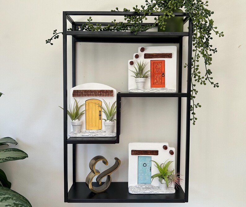 Miniature Adobe Door Air Plant Holder | Whimsical Book Shelf Decor | Handmade Travel Lover Gift immagine 17