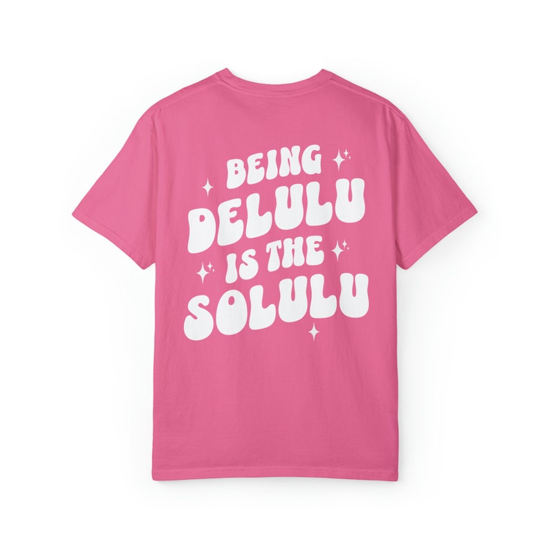 Delulu ist die Solulu Shirt, Manifestation Shirt, Manifest Shirt, Geschenk für sie, trendiges Shirt Frauen, Comfort Farben Shirt, Tik Tok Shirt Crunchberry