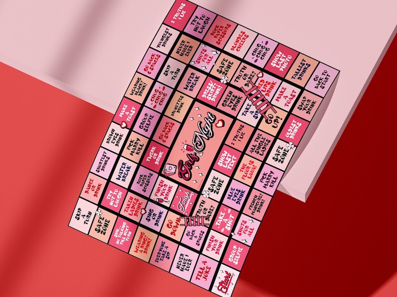 Peut inclure: Un plateau de jeu rose et noir avec le titre "Girls Night" et divers d&eacute;fis de jeu de boisson. Le plateau pr&eacute;sente une &eacute;chelle avec les mots "Go Up!" et un c&oelig;ur rose.
