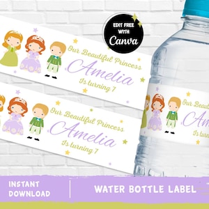 Może przedstawiać: Drukowana etykieta na butelkę wody w kolorze fioletowym, żółtym i zielonym. Etykieta zawiera kreskówkową ilustrację księżniczki i księcia z tekstem "Nasza piękna księżniczka Amelia kończy 7 lat".