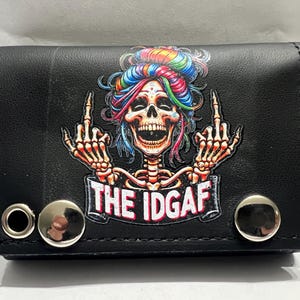 Cartera de cuero con cadena y tres pliegues para motociclista con dedo medio de IDGAF