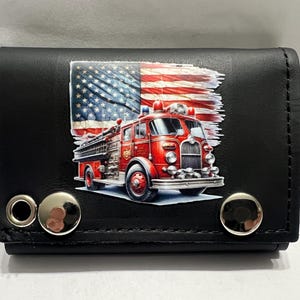 Cartera de cuero con cadena y tres pliegues para motociclista con diseño de camión de bomberos y bandera estadounidense