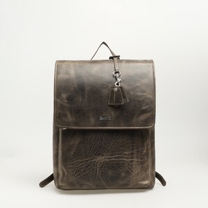 Worn Leather Backpack With Laptop Compartment Cortecia image 4