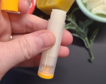 Ricetta per un balsamo labbra naturale con 3 ingredienti / Balsamo labbra fai da te / Adatto ai principianti (scarica PDF)