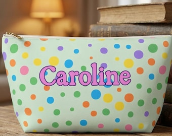 Gepersonaliseerde tas voor kinderbenodigdheden, aangepast naamzakje voor meisjes, kleurrijk gepersonaliseerd cadeau met stippen, tween-reistoilettas, terug naar school