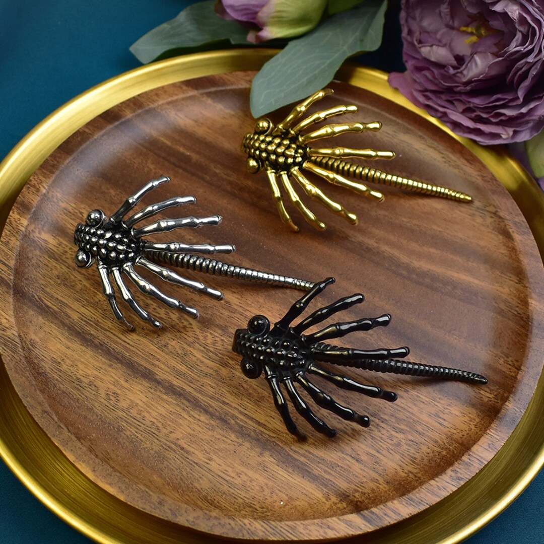 Ear Weights Ear Hangers Alien Xenomorph Facehugger Pair Teardrop & Round Plugs Gauge Earrings