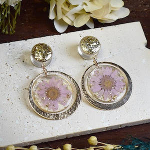 Dangle Ear Tunnels 10-25mm with Gold Glitter & Pastel Pink Daisy | Pair | Bling Ear Plugs | Gauge Earrings | Gauged Plugs | Ear Expander