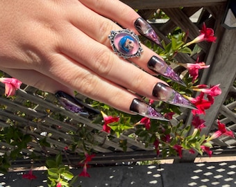 Anello con bambola Coraline