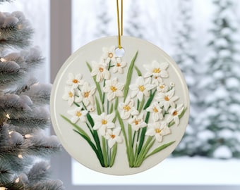 Adorno de cerámica con ramo de flores blancas de invierno: decoración navideña floral inspirada en el bordado
