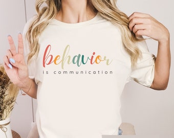El comportamiento es camisa de comunicación, regalo de educación especial, camisa OT, camisa de inclusión, conciencia del TDAH, camisa Sped, camisa del orgullo del autismo, regalo OT
