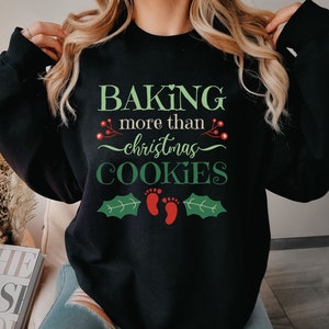 Bluza z nadrukiem Expected Christmas, prezent dla nowej mamy, bluza świąteczna, ogłoszenie ciąży, ogłoszenie o narodzinach dziecka, zabawna koszulka świąteczna, baby shower