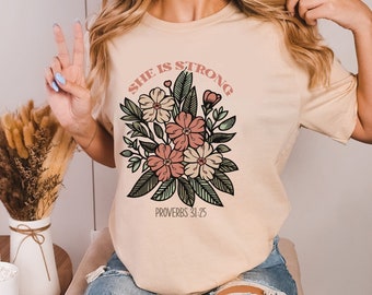 Ella es fuerte camisa bíblica, camisa inspiradora de las mujeres, camisa del versículo bíblico, camisa cristiana retro, camisa basada en la fe, regalo cristiano de las mujeres