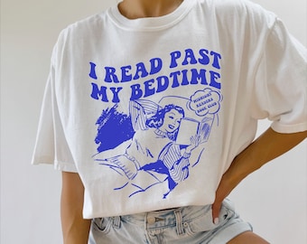 Camiseta I Read Past My Bedtime Comfort Colors®, camiseta de libros retro, Booktok, regalo literario para ella, amante de los libros, camiseta obscena, amante de los libros de fantasía
