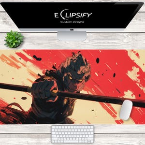 Może przedstawiać: Podkładka pod mysz w kolorze czerwonym i żółtym z  stylizowaną ilustracją małpy trzymającej laskę. Małpa ma groźny wyraz twarzy i jest otoczona pociągnięciami pędzla. Tekst "ECLIPSIFY Custom Designs" znajduje się w górnej części podkładki pod mysz.