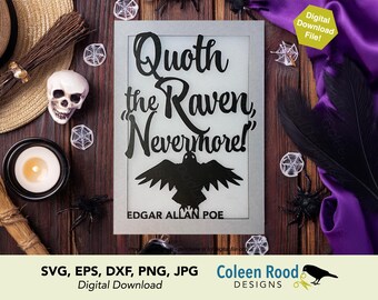 Könnte beinhalten: Digitaler Download mit dem Zitat "Quoth the Raven, Nevermore!" von Edgar Allan Poe, mit einer Rabenillustration. Das Design ist von Halloween-Dekorationen umgeben, darunter ein Schädel, Spinnen und eine Kerze.