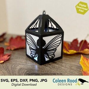 Könnte beinhalten: Eine schwarze Laterne mit einer Feen-Silhouette, umgeben von bunten Herbstblättern. Die Laterne hat eine geometrische Form mit einem ausgeschnittenen Feen-Design auf der Vorderseite. Das Bild enthält den Text "Digital Download File!" und Dateitypinformationen.