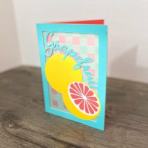 Biglietto a lanterna con pompelmo a quadretti SVG, Carta decorata con pompelmo a strati, Biglietto a lanterna 5x7, Biglietto di compleanno estivo, Carta pergamena, Silhouette Cricut