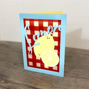 Citron Gingham Lykta Kort SVG, Layered Citron Paper Craft, 5x7 Lykta Kort, Sommar Födelsedagskort SVG, Vellum Glow Kort, Silhouette Cricut