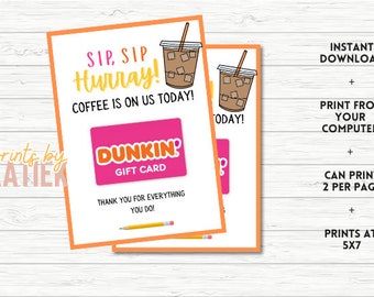 Puede incluir: Una tarjeta de regalo imprimible para café Dunkin' Donuts. La tarjeta es rosa con el logotipo de Dunkin' Donuts en naranja. El texto "SIP, SIP HURRAY! COFFEE IS ON US TODAY!" está escrito en negro sobre un fondo blanco. El texto "THANK YOU FOR EVERYTHING YOU DO!" está escrito en negro sobre un fondo blanco. El texto "INSTANT DOWNLOAD", "PRINT FROM YOUR COMPUTER", "CAN PRINT 2 PER PAGE", y "PRINTS AT: 5X7" está escrito en negro sobre un fondo blanco.