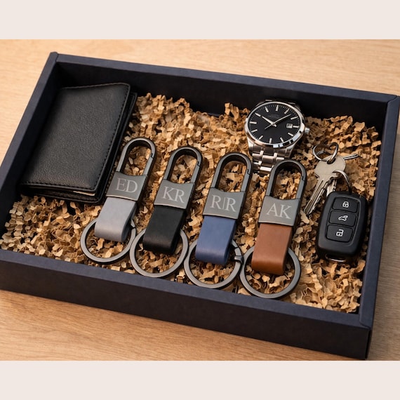Personalized Groomsmen Keychain Set, Custom Initial Leather Keychain, Best Man Gift, Wedding Party Gift, Engraved Keychain for Men