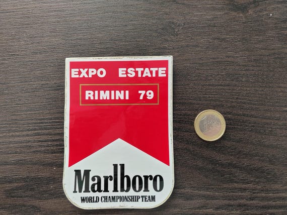 Marlboro レーシングカー ピンバッジ Marlboro レーシングカー