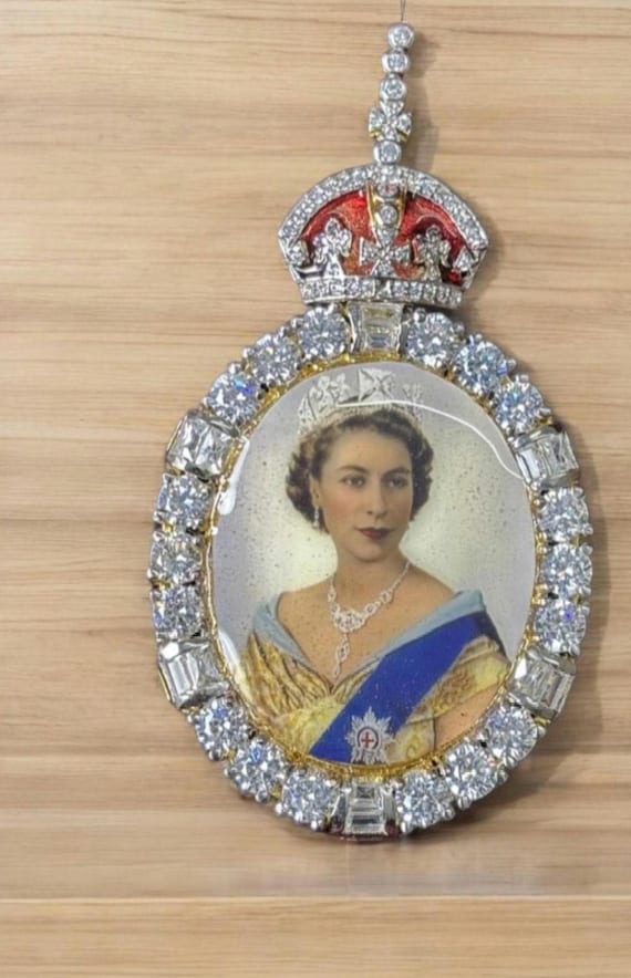 Elizabeth Brooches All The Queen's Brooches Royal Family