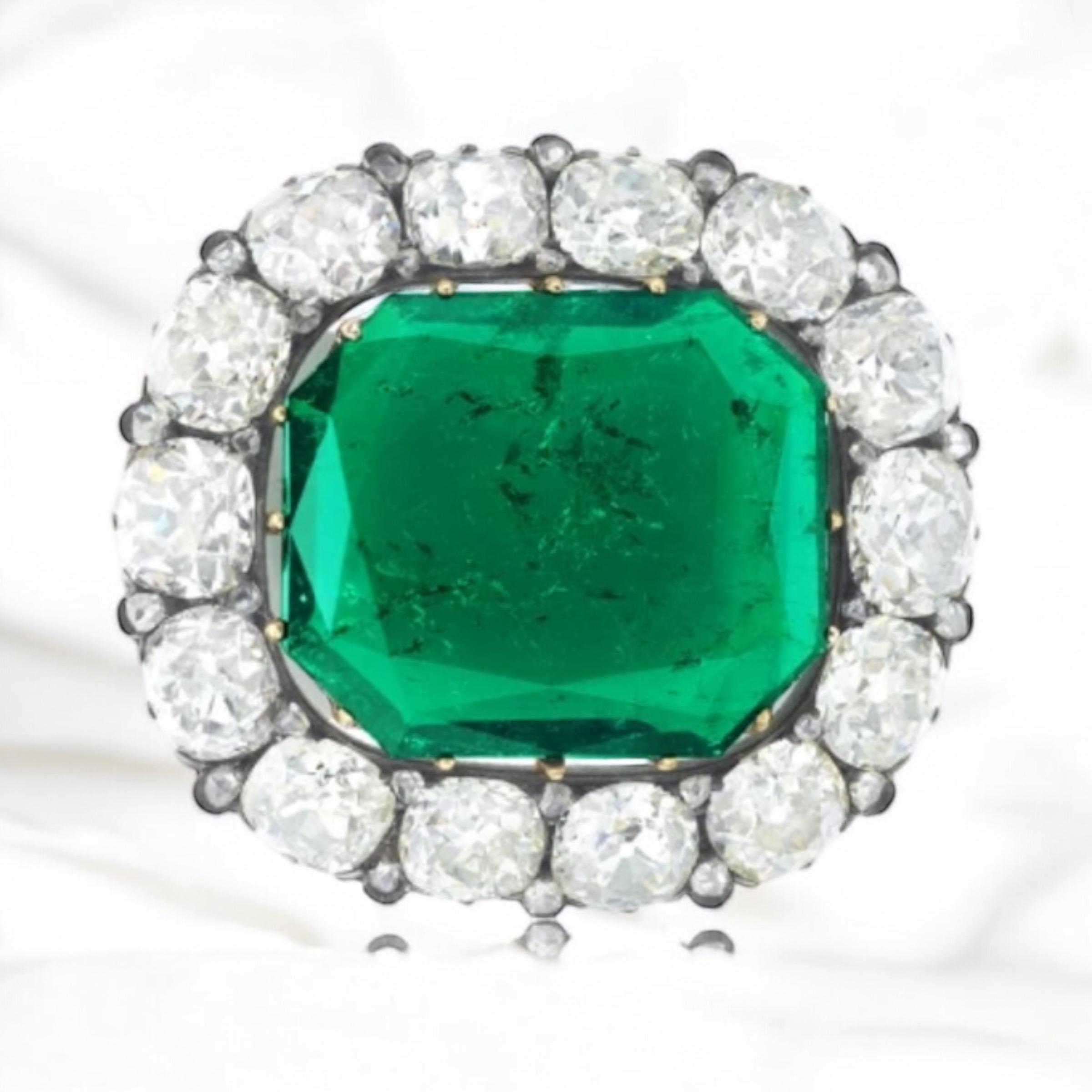 アンティークヴィンテージアールデコ調の芸術品や工芸品で装飾されたエメラルドグリーンのガラスのブローチとアンティークアールデコ調のダングルイヤリングのセット  - Etsy 日本 ヴィンテージ 大ぶりスカートクリップ エメラルド アールデコスタイル ブローチ