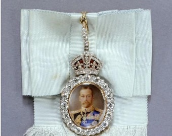 ヴィクトリア女王肖像ブローチ、スターリングシルバー、キュービック