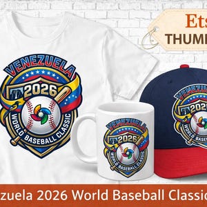 Puede incluir: Una camiseta blanca, una taza blanca y una gorra de b&eacute;isbol azul marino y roja, cada una con el logotipo "Venezuela 2026 World Baseball Classic". El logotipo incluye una pelota de b&eacute;isbol, un bate y el texto "Venezuela 2026".