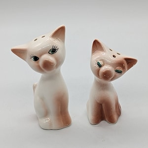 Vintage Siamese Cat Salt & Pepper Shakers: A Retro 1960&#39;s Classic