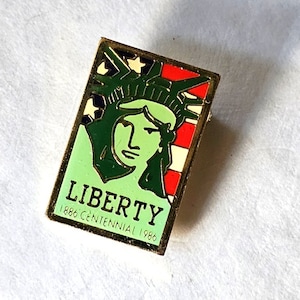 1986 Statue of Liberty Centennial Lapel Pin Lady Liberty Souvenir Pinbacks Costume Fashion Jewelry Collectable Vintage Estate Jewelry