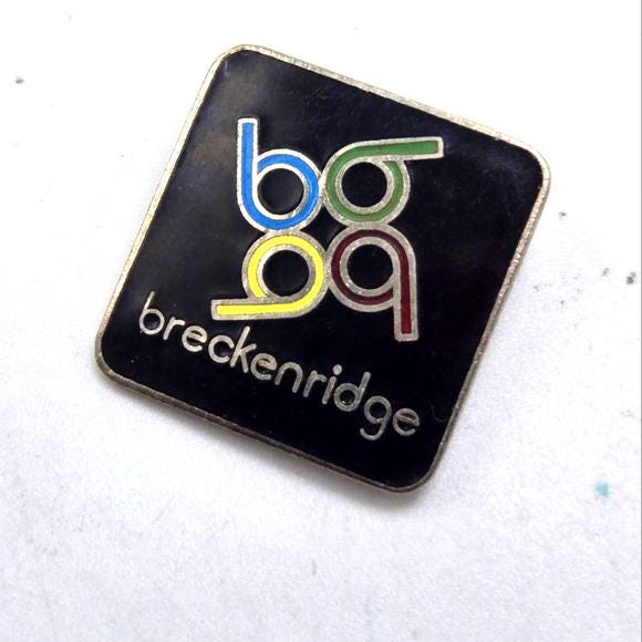 PINS PIN'S LAPEL Pin Badge Collection Vintage Montagne Logo Volvic EUR 3,50 - FR