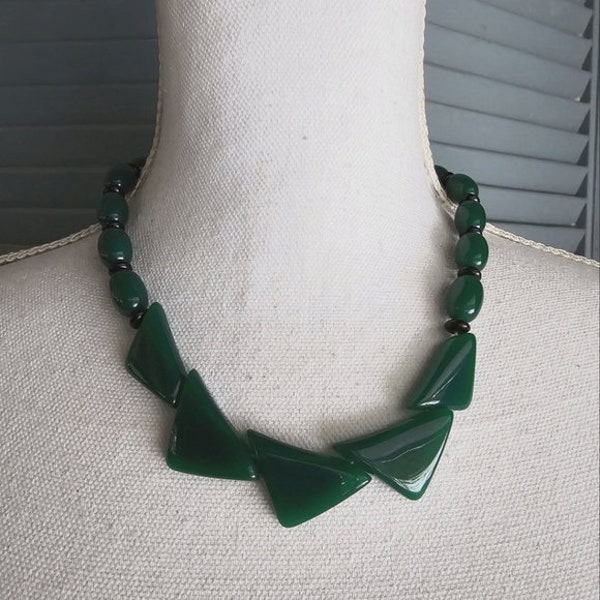 Avon 1987 Color Waves Necklace Green Onyx & Black Plastic Beads Statement Costume Fashion Jewelry Collectable Vintage Estate