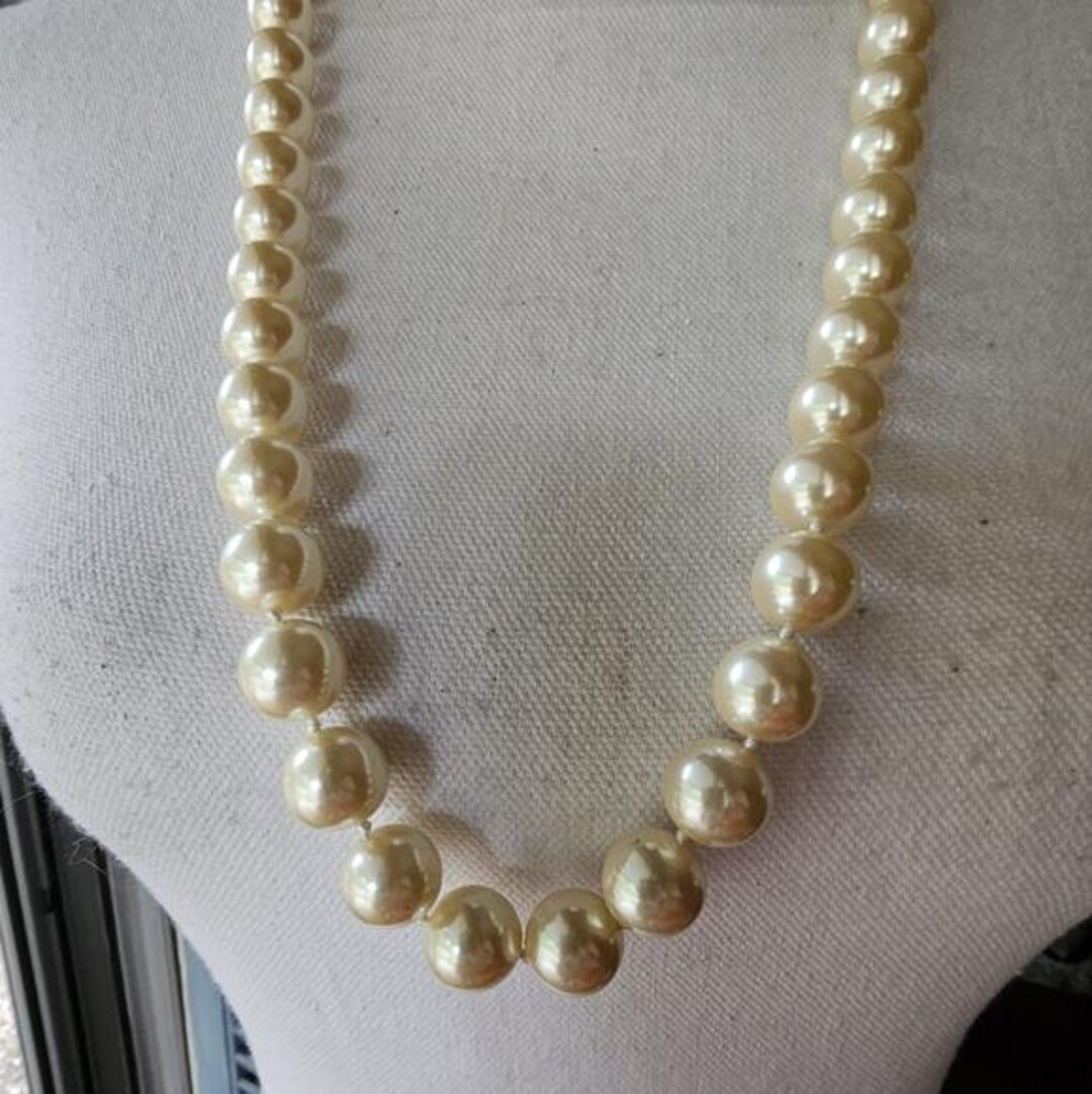 90's Signed Carolee Faux Pearl Necklace Single Strand Knotted Gold