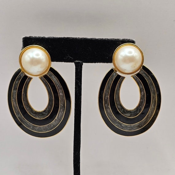90's Signed TAT Earrings Pierced Faux Pearl Enamel Stud Gold 90's Signed TAT Earrings Pierced Faux Pearl Enamel Stud Gold