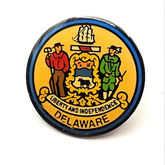 80's Seal of Delaware Lapel Pin Liberty and Indep… - image 1
