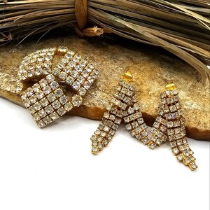 70&#39;s Gold Tone Rhinestone Brooch & Earrings Set Clip-On Drop Glam Formal Demi Parure Statement Fashion Costume Jewelry Collectable Vintage