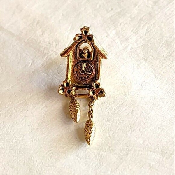 Signed 1981 Avon Cute Cuckoo Lapel Pin Gold Tone Bird Figural Brooch Pinback Collectable Fashion Costume Jewelry Vintage Estate