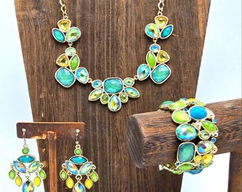 Bracelet boucles d'oreilles style NWT moderne et ensemble de colliers parure de bijoux strass doré Demi parure déclaration bijoux fantaisie à collectionner
