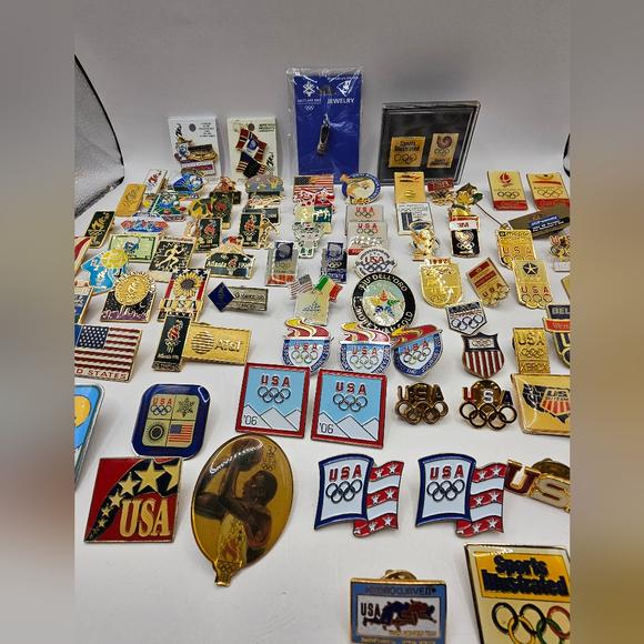 Lot De 11 Pins Vintage - Assortiment Voyages, JO, Alaska - Pin's Collection
