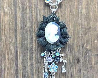 Collier chaine couleur argent élégant pendentif hématite superbe bijou