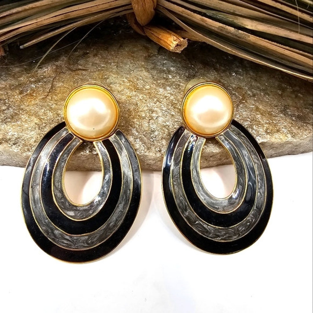90's Signed TAT Earrings Pierced Faux Pearl Enamel Stud Gold 90's Signed TAT Earrings Pierced Faux Pearl Enamel Stud Gold