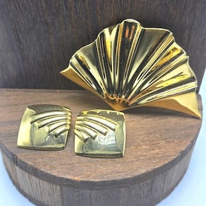 80&#39;s Designer Signed Monet Earrings & Brooch Jewelry Set Fan Shape Gold Tone Demi Parure Statement Fashion Costume Jewelry Collectable VTG