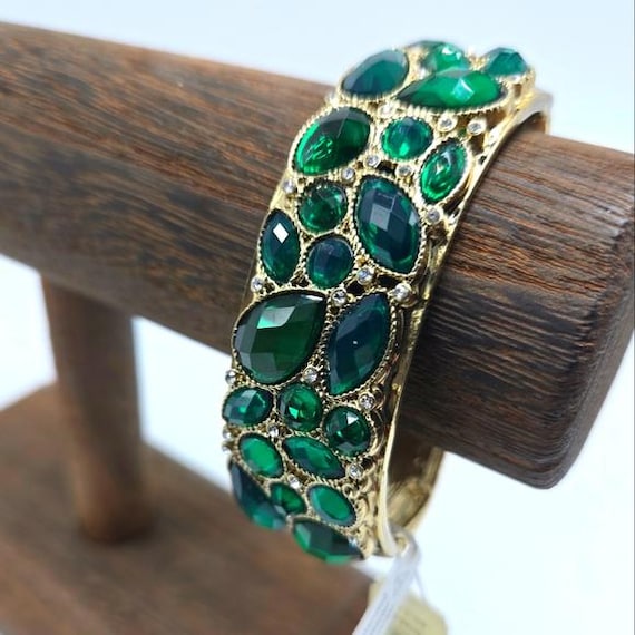 NWT Designer 1928 Green Rhinestone Bracelet 2028 Collection Gold