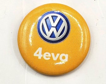 Volkswagen Werbung VW 4Eva Knopf Souvenir Pinback Statement Kostüm Modeschmuck Sammlerstück Vintage Kombi